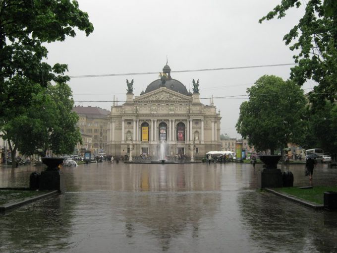 У Львові за добу випала майже місячна норма опадів (ВІДЕО)