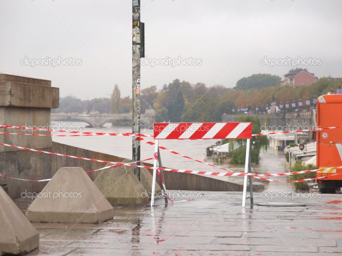 depositphotos_7515468-river-po-flood-in-turin-piedmont-italy.jpg (53.01 Kb)